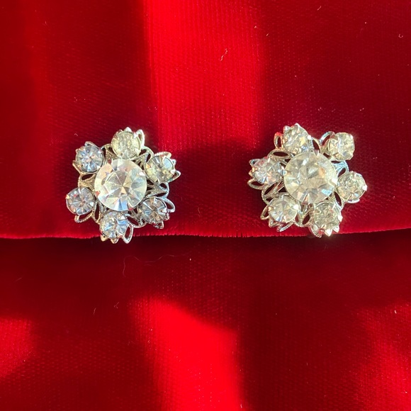 Vintage Rhinestone Screw Back Earrings - Picture 10 of 10